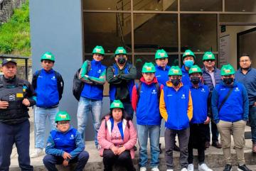 Visita a la Central Hidroeléctrica Saymirín con estudiantes de la comunidad de San Pedro, Santa Ana, dentro del Proyecto capacitación y asistencia técnica en el área de instalaciones residenciales, a cargo del Ing. Hugo Torres.