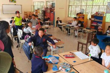 Acompañamiento pedagógico en el área de Matemáticas e Inglés en escuelas de Educación Básica de Jima, parroquia Sidcay.