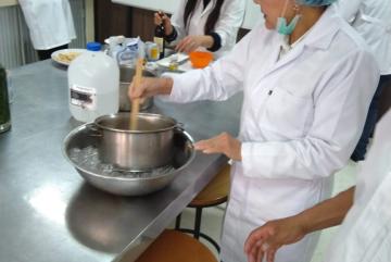 Proyecto de capacitación de estudiantes de la Universidad del Adulto Mayor en nutrición, manejo higiénico y procesamiento de alimentos